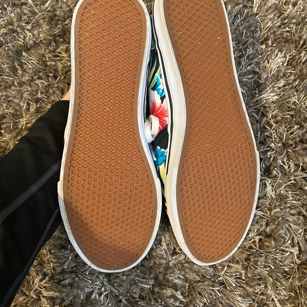 Vans - Picture 3 of 4